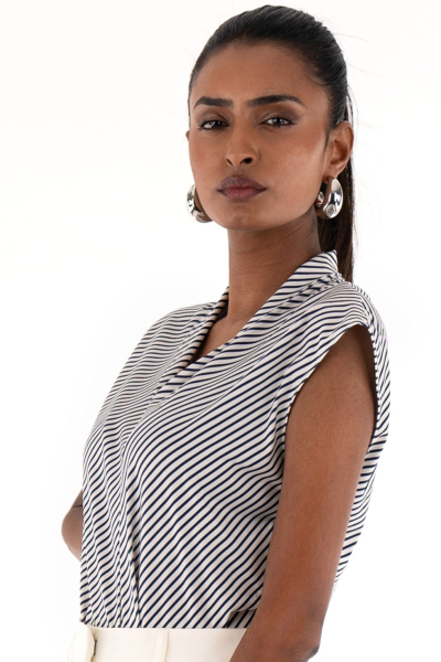 HIGH NECK TOP