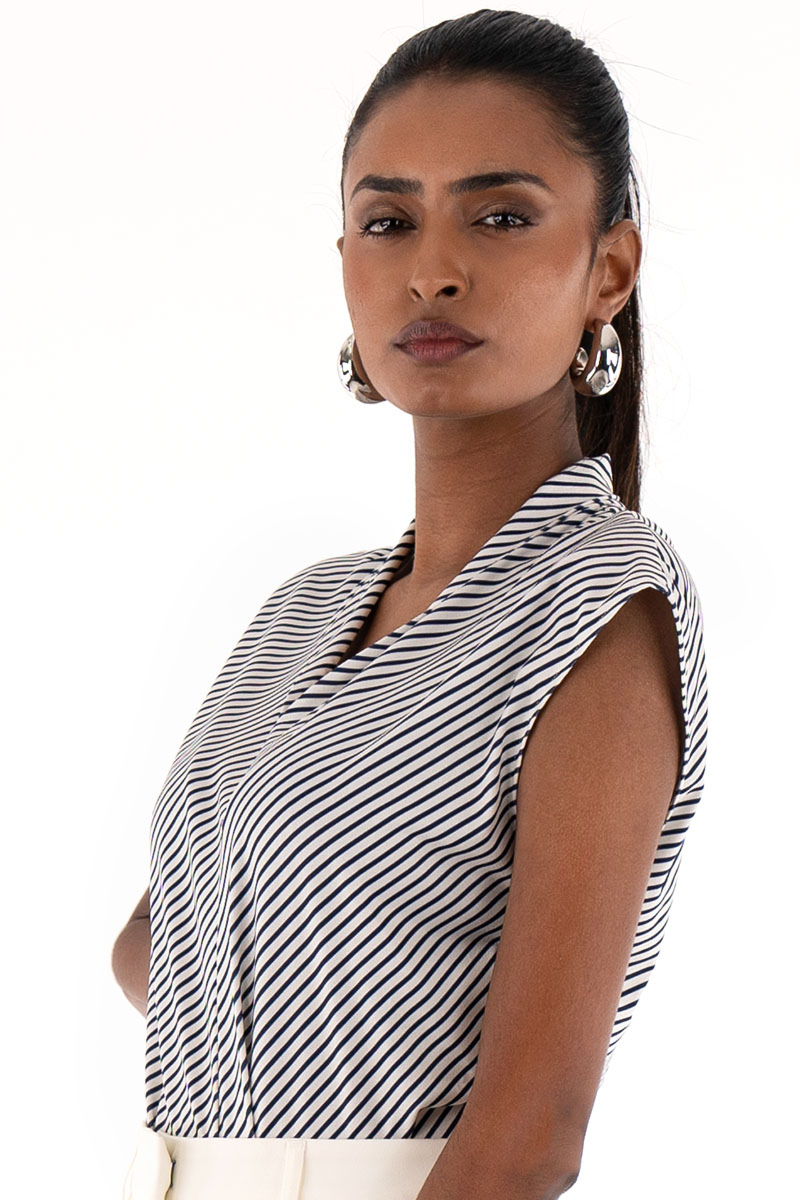 HIGH NECK TOP
