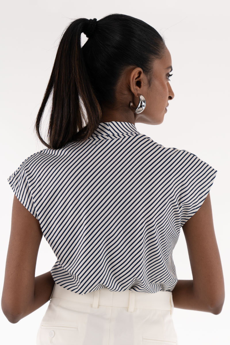 HIGH NECK TOP
